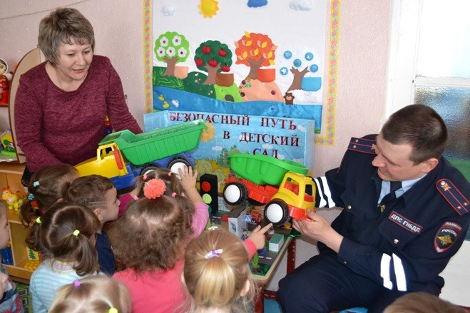 Подробнее о статье «Малыши с рождения — за безопасность дорожного движения!»