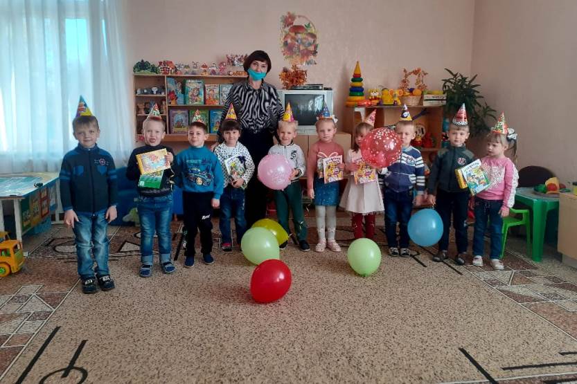 Вы сейчас просматриваете День именинника в средней группе «Звёздочки»
