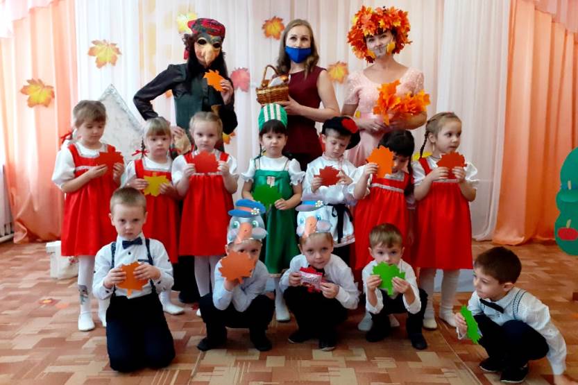 Подробнее о статье Утренник в средней группе «Осень сказку к нам зовёт!»