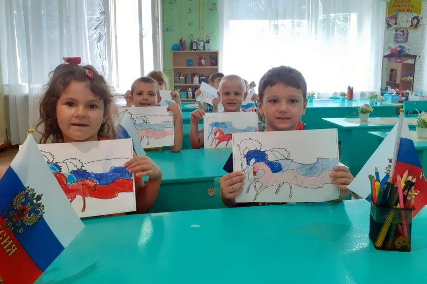 Подробнее о статье Гордо реет флаг России!