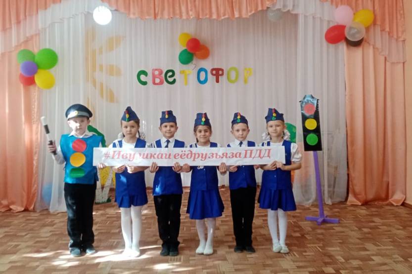Подробнее о статье Акция «Ивушка и её друзья за ПДД»
