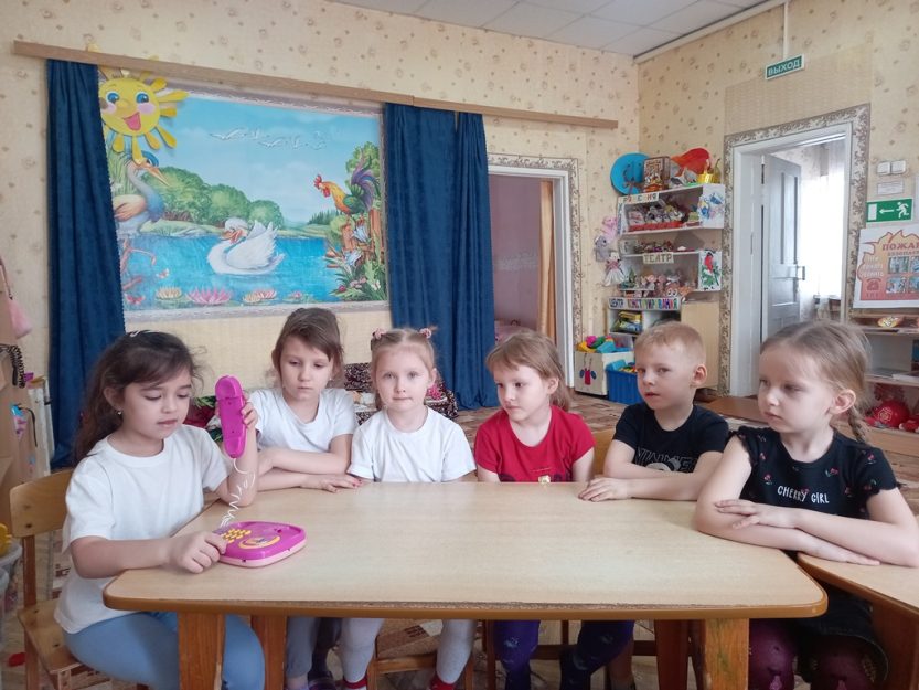 Подробнее о статье Беседа с детьми «Правила эвакуации при пожаре»