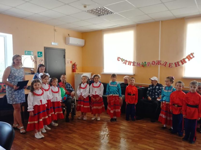 Подробнее о статье День Именинника в социально-реабилитационном отделении СЦО Обливского района