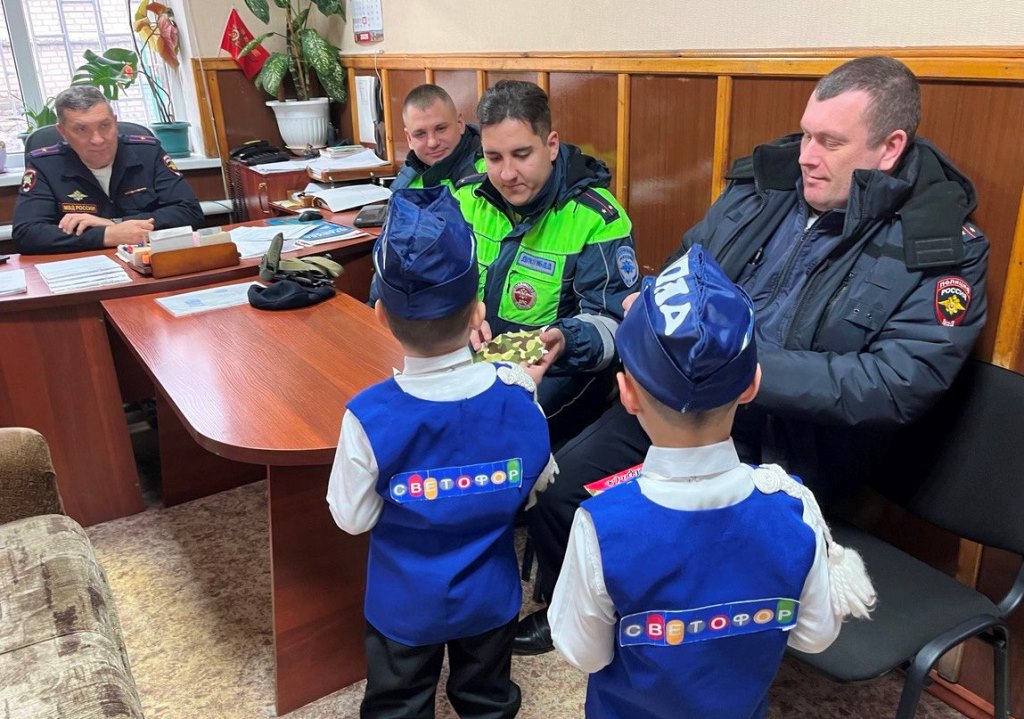 Трогательное поздравление сотрудников ОГАИ