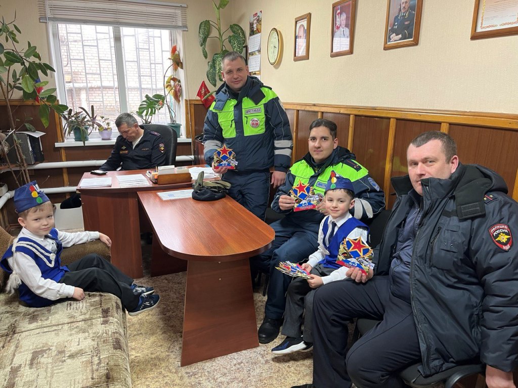 Трогательное поздравление сотрудников ОГАИ