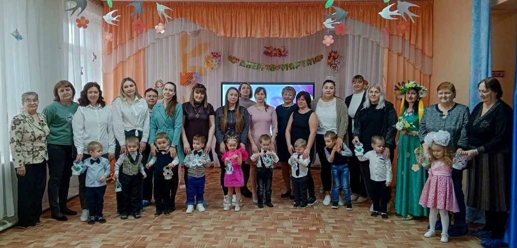 Вы сейчас просматриваете Утренник «Весеннее настроение» в группе «Яблонька»
