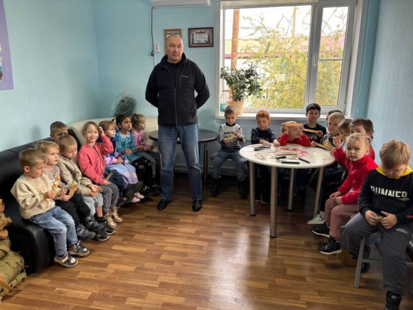 Подробнее о статье «Ивушка» дарит тепло и надежду: дети вплетают добро в маскировочные сети