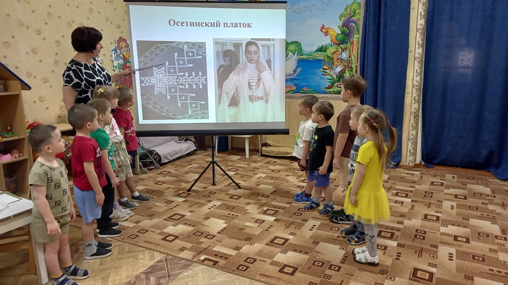 Подробнее о статье Творческая мастерская «Узоры народов России»