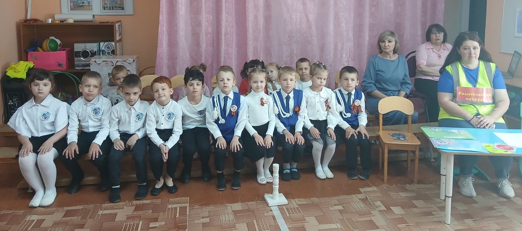 Подробнее о статье КВН по ПДД «Знатоки дорог»